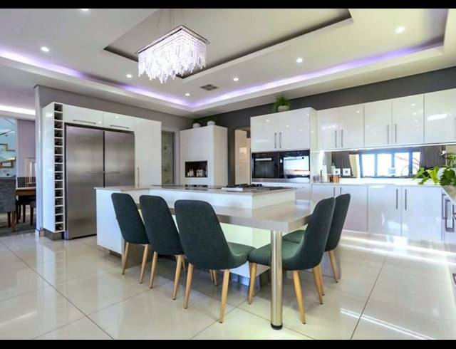 5 BEDROOM HOUSE FOR SALE IN IZINGA ESTATE